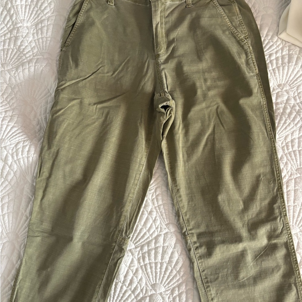 GAP woman’s Khaki Chinos